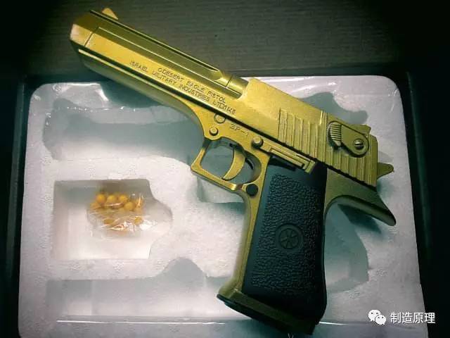 二四六香港资料期期准中特和旧玩具枪射出真子弹与